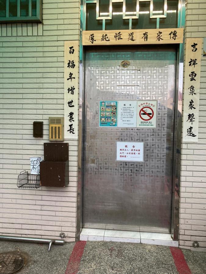 台南 T Ainan Apartment Luaran gambar